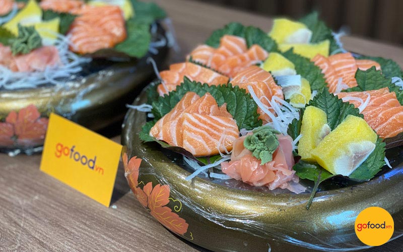 Gofood cắt thái và setup Sashimi giúp khách hàng